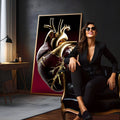 Coração anatômico com artérias e veias douradas sobre fundo vinho e preto, quadro decorativo