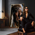 Quadro Decorativo - Retrato de Sabedoria Indígena | quadros decorativos para sala | Retrato fotográfico de indígena com cocar tradicional em tons marrom e preto com luz expressiva. | em Quadros para Sala | Porao dos Quadros