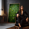Quadro Decorativo Folha Brilhante | quadros decorativos para sala | Folha verde com gotas de orvalho brilhando em composição fotográfica detalhada e natural. | em Quadros para Sala | Porao dos Quadros