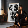 Quadro Decorativo: Reflexão de Beleza Clássica | quadros decorativos para sala | Escultura clássica dupla em preto e branco com linha central divisória | em Quadros para Sala | Porao dos Quadros