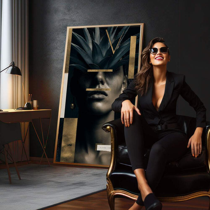 Quadro Decorativo Sofisticação Feminina | quadros decorativos para sala | Rosto feminino em preto e branco com linhas geométricas em ouro, composição abstrata sofisticada | em Quadros para Sala | Porao dos Quadros