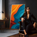 Ondas abstratas em camadas de papel recortado em tons de azul, laranja e vermelho, quadro decorativo