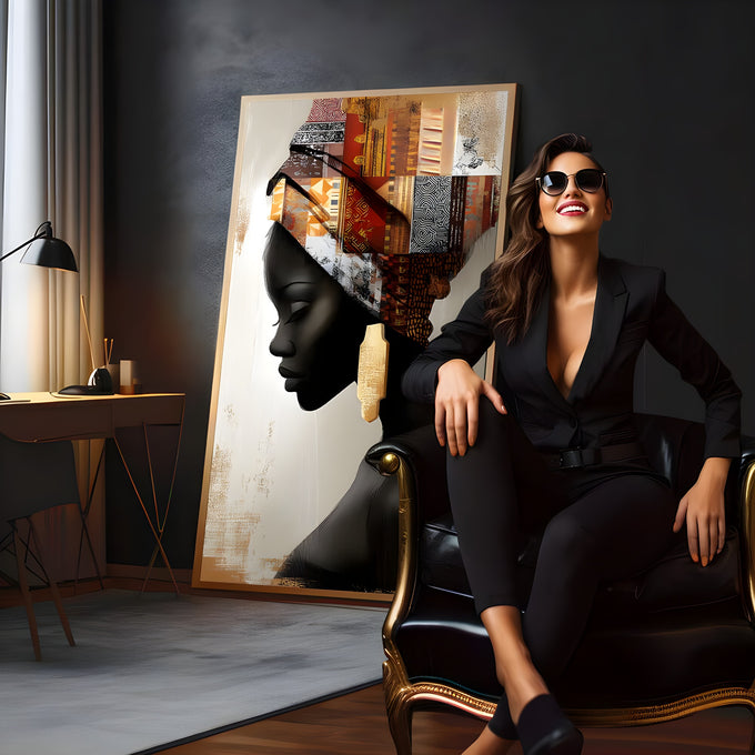 Perfil de mulher negra com turbante de padrões africanos coloridos e brinco dourado, quadro decorativo