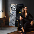 Quadro Decorativo Jaguar: Luz e Sombra | quadros decorativos para sala | Leopardo branco com olhos azuis e pantera preta com olhos dourados em composição contrastante | em Quadros para Sala | Porao dos Quadros