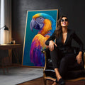 Quadro Decorativo Papagaio Colorido | quadros decorativos para sala | Arara vibrante com plumas em azul, amarelo, roxo e laranja sobre fundo azul profundo em estilo realista. | em Quadros para Sala | Porao dos Quadros