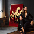 Quadro Decorativo Cavalos em Dourado | quadros decorativos para sala | Três cavalos em tons dourados em composição dinâmica contra fundo vermelho intenso | em Quadros para Sala | Porao dos Quadros