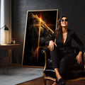 Quadro Decorativo Retrato Majestoso do Leão | quadros decorativos para sala | Leão em perfil com iluminação dourada contra fundo preto absoluto, composição majestosa e contemplativa | em Quadros para Sala | Porao dos Quadros