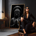 Quadro Decorativo Buda Sereno | quadros decorativos para sala | Buda em meditação preto e branco com halo luminoso em composição contemplativa vertical | em Quadros para Sala | Porao dos Quadros