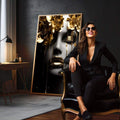 Quadro Decorativo - Rosto de Ouro | quadros decorativos para sala | Rosto feminino em preto e branco com flores douradas e pétalas em composição luxuosa. | em Quadros para Sala | Porao dos Quadros