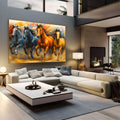 Quatro cavalos galopando em pinceladas laranja, douradas e azuis, estilo pintura a óleo, quadro decorativo