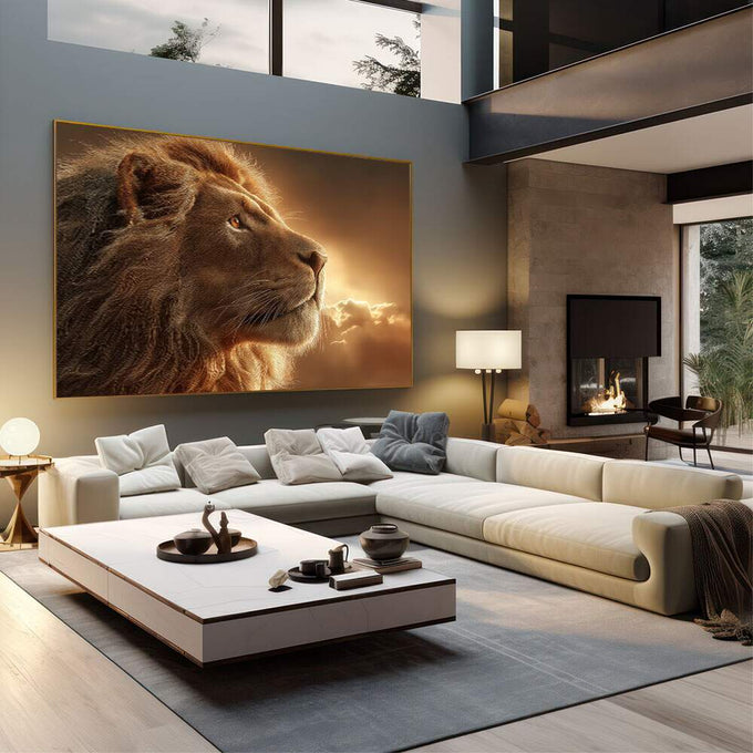 Quadro Decorativo Majestade do Leão | quadros decorativos | Leão majestoso em perfil com juba dourada banhada em luz quente e céu ao fundo | em Quadros para Escritorio | Porao dos Quadros