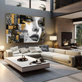 Rosto de mulher em traços preto e branco com detalhes dourados e mosaico geométrico, quadro decorativo