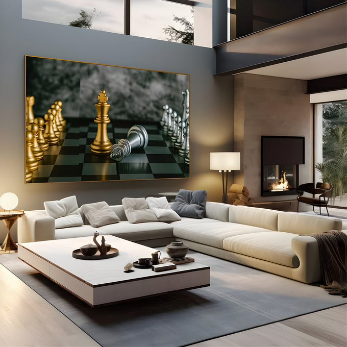 Rei de xadrez dourado de pé ao lado do rei prata caído em tabuleiro escuro, quadro decorativo