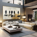 Silhuetas de homens caminhando em pintura abstrata branca com respingos preto e dourado, quadro decorativo