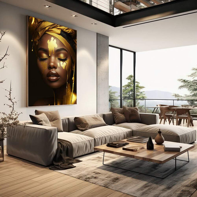 Quadro Decorativo Feminino Dourado Luxuoso | quadros decorativos | Mulher com rosto iluminado por reflexos dourados e luz refratada sobre fundo preto e dourado | em Quadros para Escritorio | Porao dos Quadros