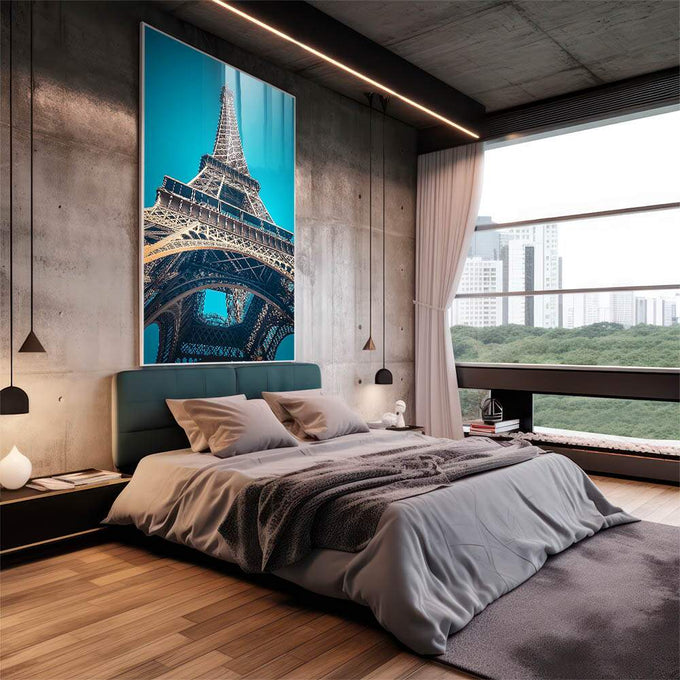 Quadro Decorativo Premium A Imponência da Torre Eiffel | quadros decorativos | Torre Eiffel em perspectiva vertiginosa com céu turquesa vibrante e moldura dourada | em Quadros para Escritorio | Porao dos Quadros