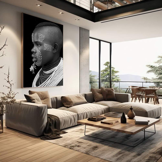 Quadro Decorativo Emoção em Preto e Branco | quadros decorativos | Retrato africano em preto e branco com padrões geométricos pontilhados no rosto e colar de contas. | em Quadros para Escritorio | Porao dos Quadros
