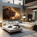 Leão de perfil com juba iluminada por luz dourada do entardecer e nuvens ao fundo, quadro decorativo