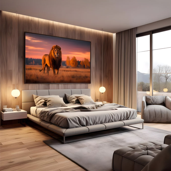 Leão de juba farta em pé na savana dourada sob céu rosa ao pôr do sol, quadro decorativo