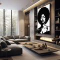 Quadro Decorativo Afro Elegância | quadros decorativos premium | Retrato de mulher com cabelo afro natural em preto e branco com alto contraste gráfico. | em ambiente 4 | Porao dos Quadros