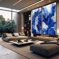 Quadro Decorativo Onda da Serenidade - Aquarela em Tons de Azul | quadros decorativos premium | Padrão abstrato em azul profundo e branco com linhas concêntricas fluidas e movimento contínuo | em ambiente 4 | Porao dos Quadros