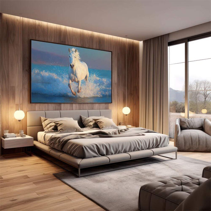 Quadro Decorativo Cavalo Branco em Liberdade | quadros decorativos premium | Cavalo branco majestoso galopando nas águas com respingos de espuma sob luz azul. | em ambiente 4 | Porao dos Quadros