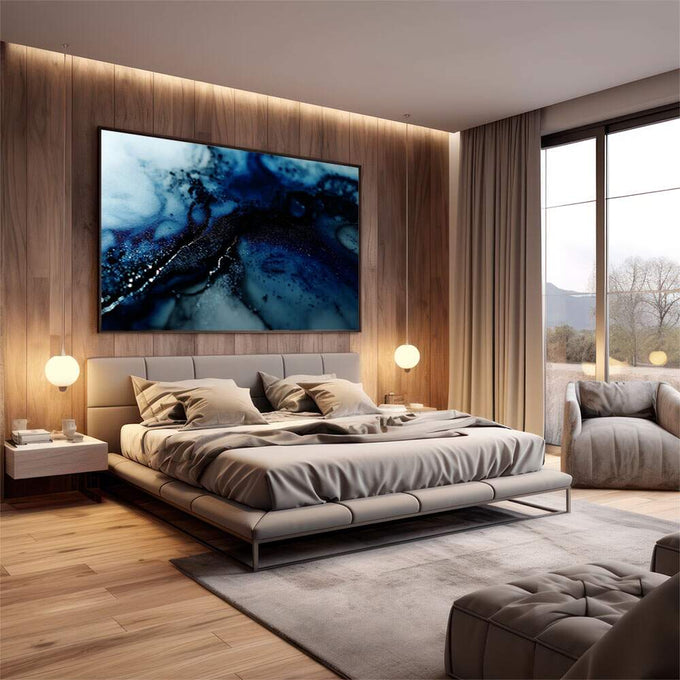 Quadro Decorativo A Magia do Cosmos Azul | quadros decorativos premium | Abstração azul profundo com texturas dinâmicas e detalhes brancos em composição vertical. | em ambiente 4 | Porao dos Quadros