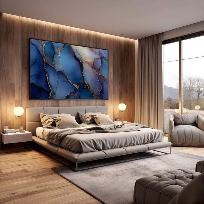 Quadro Decorativo Abstrato Azul Dourado | quadros decorativos premium | Abstrato azul profundo com veios dourados em textura marmórea e luminosa | em ambiente 4 | Porao dos Quadros
