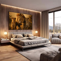 Quadro Decorativo Leão e Filhotes | quadros decorativos premium | Leão majestoso com leoa e filhotes em tons dourados e âmbar, composição realista em luz natural | em ambiente 4 | Porao dos Quadros