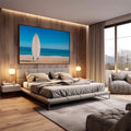 Quadro Decorativo Praia e Liberdade | quadros decorativos premium | Prancha de surf branca em areia dourada com oceano azul turqueso ao fundo | em ambiente 4 | Porao dos Quadros