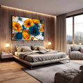 Flores grandes laranja, azul petróleo e brancas com folhas sobre fundo claro, quadro decorativo