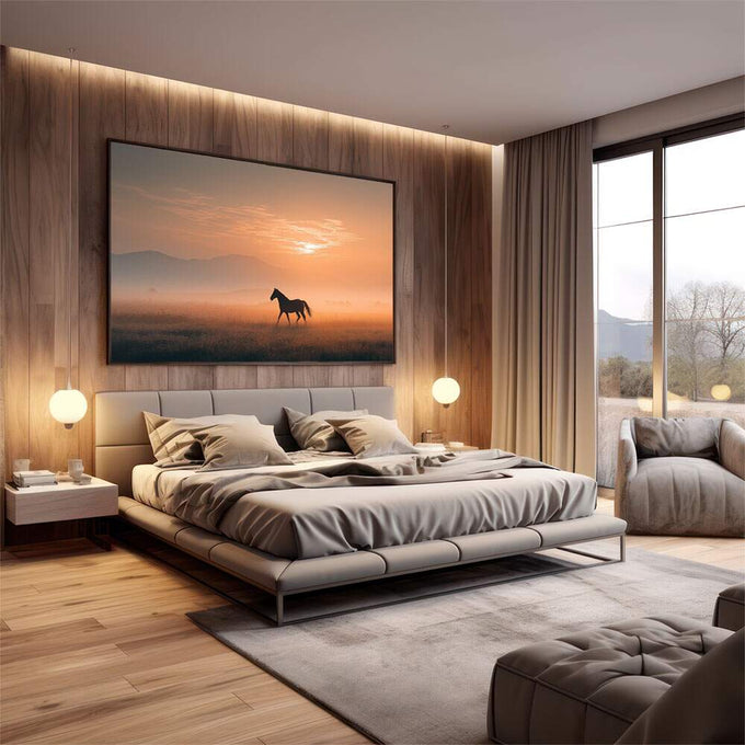 Quadro Decorativo Cavalo em Liberdade Plena | quadros decorativos premium | Cavalo em silhueta ao pôr do sol dourado em campo com névoa matinal e composição poética | em ambiente 4 | Porao dos Quadros