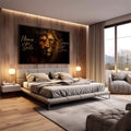 Quadro Decorativo: Força e Sabedoria | quadros decorativos premium | Jesus e leão em composição dourada com textos religiosos em latim sobre fundo preto. | em ambiente 4 | Porao dos Quadros
