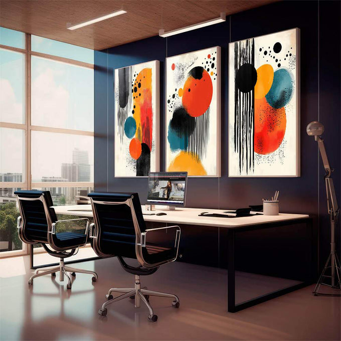 Energia Abstrata: Quadro Decorativo em Painéis de Cores Vibrantes | quadros decorativos premium | Triptco abstrato com círculos vibrantes em vermelho, azul e preto com linhas verticais | em ambiente 4 | Porao dos Quadros
