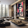 Quadro Decorativo Charlie Chaplin Moderno | quadros decorativos premium | Retrato com chapéu em preto e vermelho vibrante em estilo pop art urbano | em ambiente 4 | Porao dos Quadros