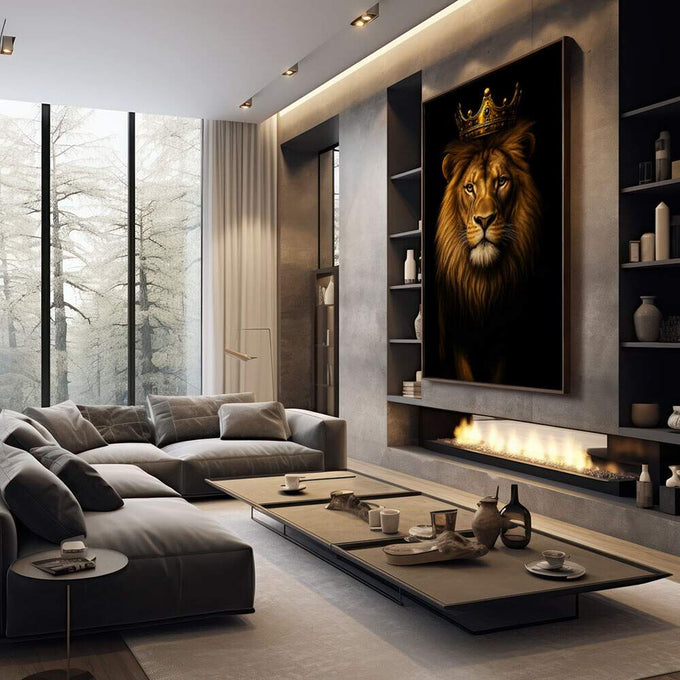 Quadro Decorativo Leão Dourado Majestoso | quadros decorativos premium | Leão majestoso com coroa dourada em fundo preto com iluminação dramática e realista | em ambiente 4 | Porao dos Quadros