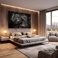 Quadro Decorativo Majestade da Família de Leões | quadros decorativos premium | Família de leões em preto e branco com detalhes realistas e composição imponente | em ambiente 4 | Porao dos Quadros
