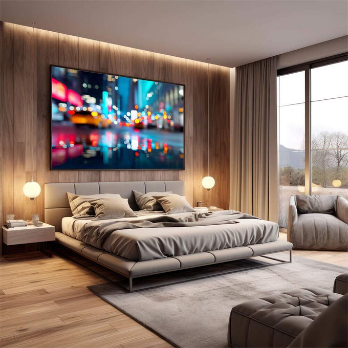 Quadro Decorativo Noite Vibrante | quadros decorativos premium | Cidade noturna com luzes néon em rosa, azul e dourado refletidas na água com bokeh desfocado. | em ambiente 4 | Porao dos Quadros