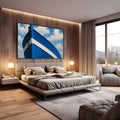 Proa de barco de madeira azul com faixa branca e corrente contra céu azul com nuvens, quadro decorativo