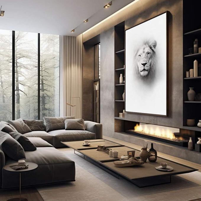 Quadro Decorativo Leão Monocromático | quadros decorativos premium | Leão branco em preto e branco com olhar profundo e juba volumosa | em ambiente 4 | Porao dos Quadros