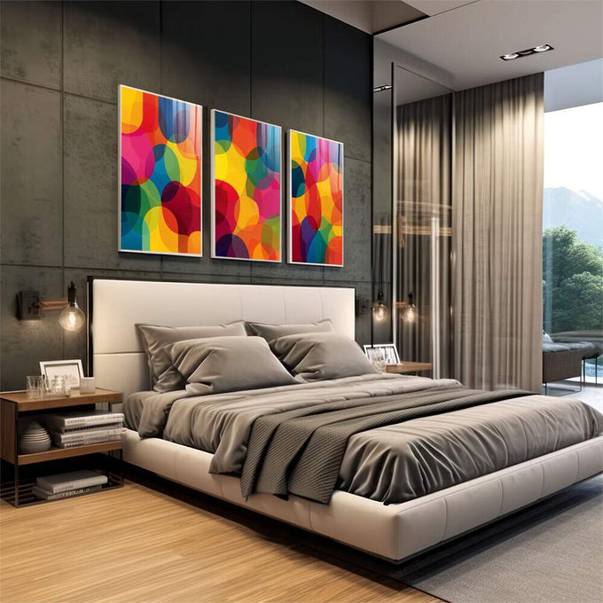 Quadro Decorativo Movimento Vibrante | quadros decorativos premium | Três painéis com círculos abstratos coloridos em tons vibrantes de amarelo, vermelho, azul, magenta e verde sobrepostos. | em ambiente 4 | Porao dos Quadros