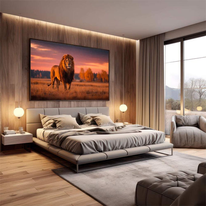 Quadro Decorativo Leão Majestoso | quadros decorativos premium | Leão majestoso caminhando pela savana dourada ao entardecer com céu em chamas | em ambiente 4 | Porao dos Quadros