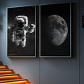 Quadro Decorativo Explorador Lunar: Desperte sua Imaginação - quadros decorativos para sala 2 Telas, arte geométrica - em ambiente decorado