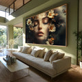 Rosto de mulher de olhos fechados cercado por margaridas brancas e folhas douradas, quadro decorativo