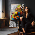 Quadro Decorativo Mulher Sobre linhas Abstratas - quadros decorativos 1 Tela Vertical, 3 Telas - em escritorio elegante