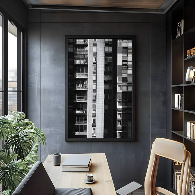 Fachada de prédio residencial com janelas e varandas em preto e branco, quadro decorativo