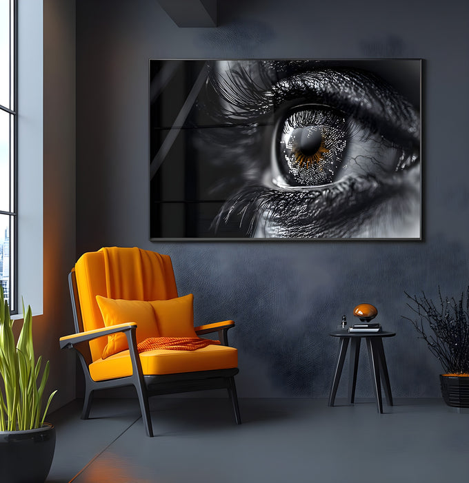 Close macro de olho feminino em preto e branco com íris âmbar e cílios longos, quadro decorativo