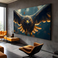 Águia em voo de asas abertas com penas marrons e reflexos dourados sobre fundo azul, quadro decorativo