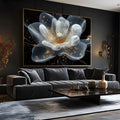 Flor branca translúcida com estames dourados e partículas de luz sobre fundo preto, quadro decorativo