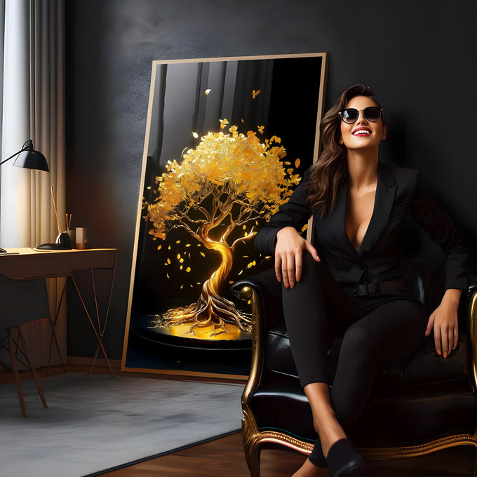 Árvore dourada de tronco retorcido com folhas ao vento e raízes iluminadas sobre fundo preto, quadro decorativo